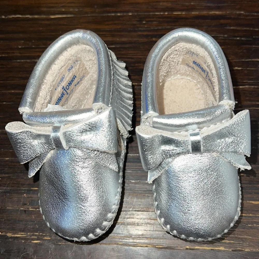 NIB Minnetonka Infant’s Rosie Bootie SILVER